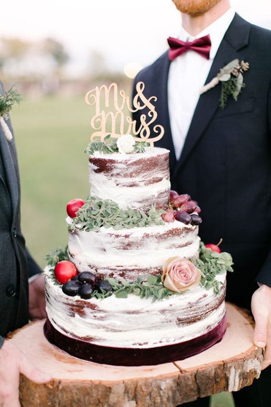 PUT A NAKED CAKE IN YOUR WEDDING!