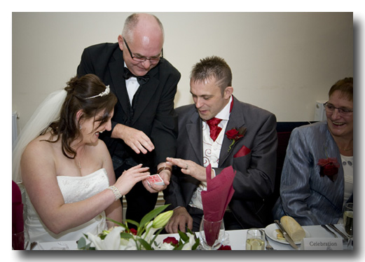 5 Reasons To Hire A Magician For Your Wedding
