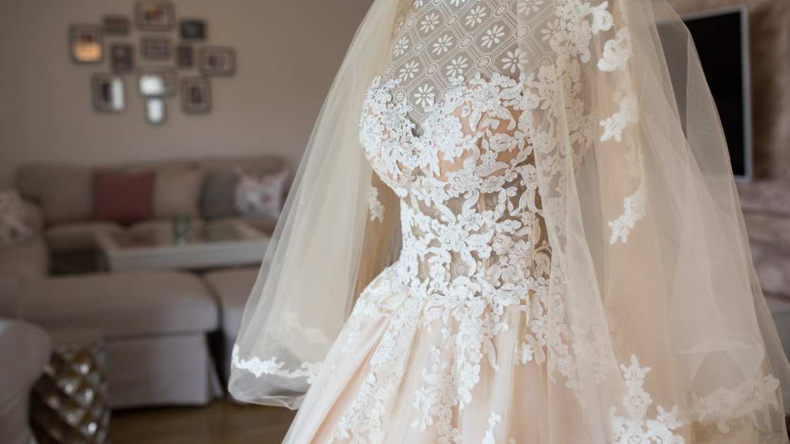 How to Steam a Wedding Dress?