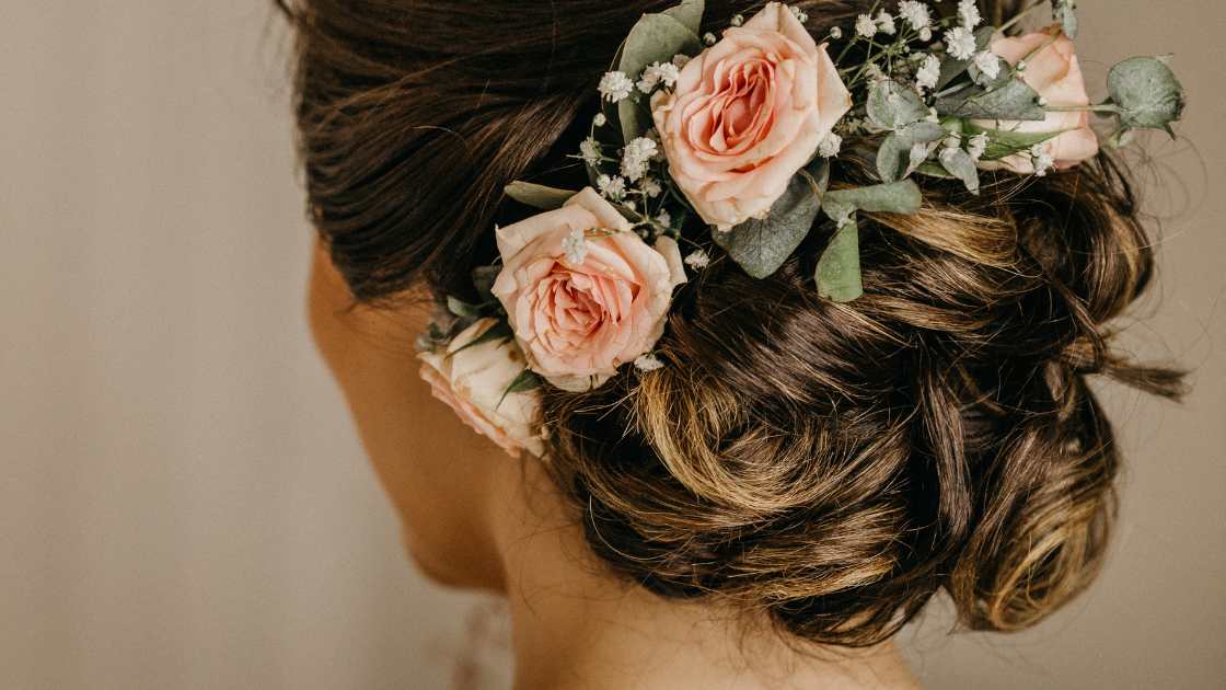How to Choose the Right Wedding Hairstyle: A Comprehensive Guide