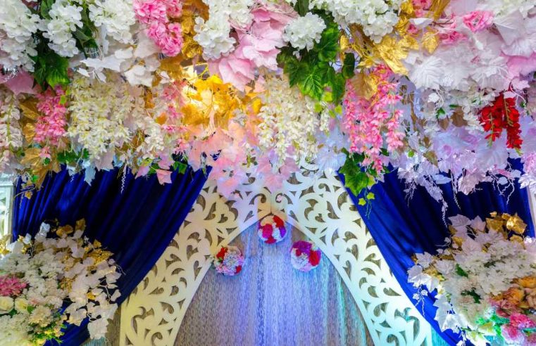 How to Decorate a Wedding Arch with Artificial Flowers