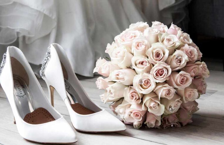 Learn How to Save Money on Flowers for Your Wedding