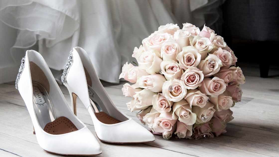 Learn How to Save Money on Flowers for Your Wedding